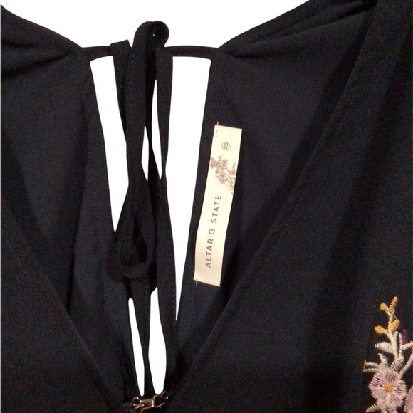 Altr’d State size XS Floral Embroidered Navy Top with butterfly sheer sleeves - Picture 2 of 5